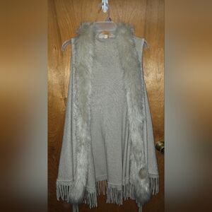 Elegant Cream Shaw with Faux Fur Trim